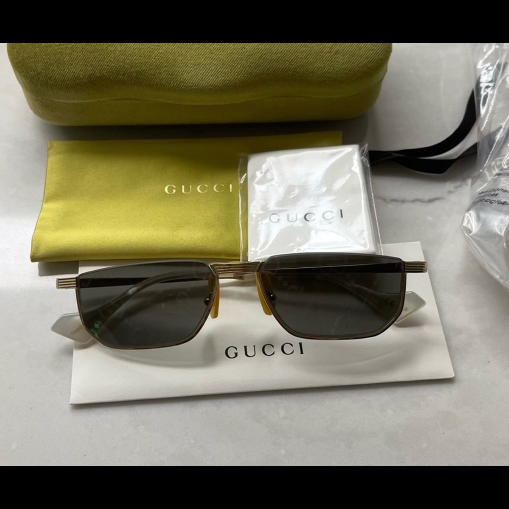 UNISEX GUCCI MIRRORED RAINBOW GG LOGO AS SEEN AT THE GRAMMYS ON BILLIE EILISH - Picture 8 of 16